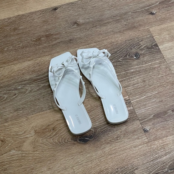 Summer Staple White Sandals - Picture 4 of 6